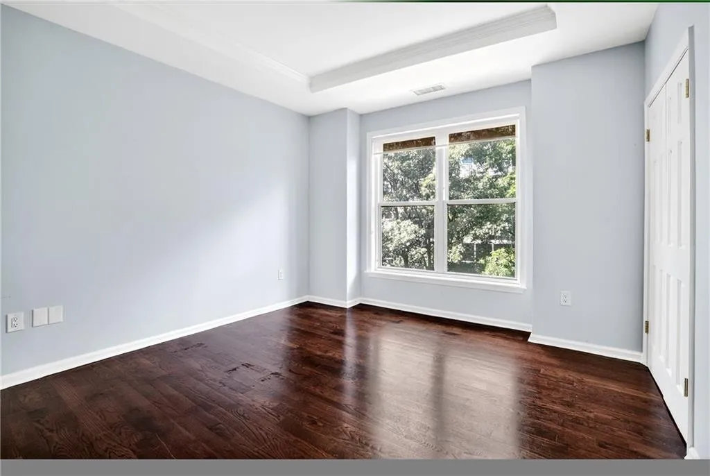 3334 Peachtree Road Ne Unit 103, Atlanta, Georgia 30326, 2 Bedrooms Bedrooms, ,2 BathroomsBathrooms,Residential,For Sale,3334 Peachtree Road Ne Unit 103,7618069