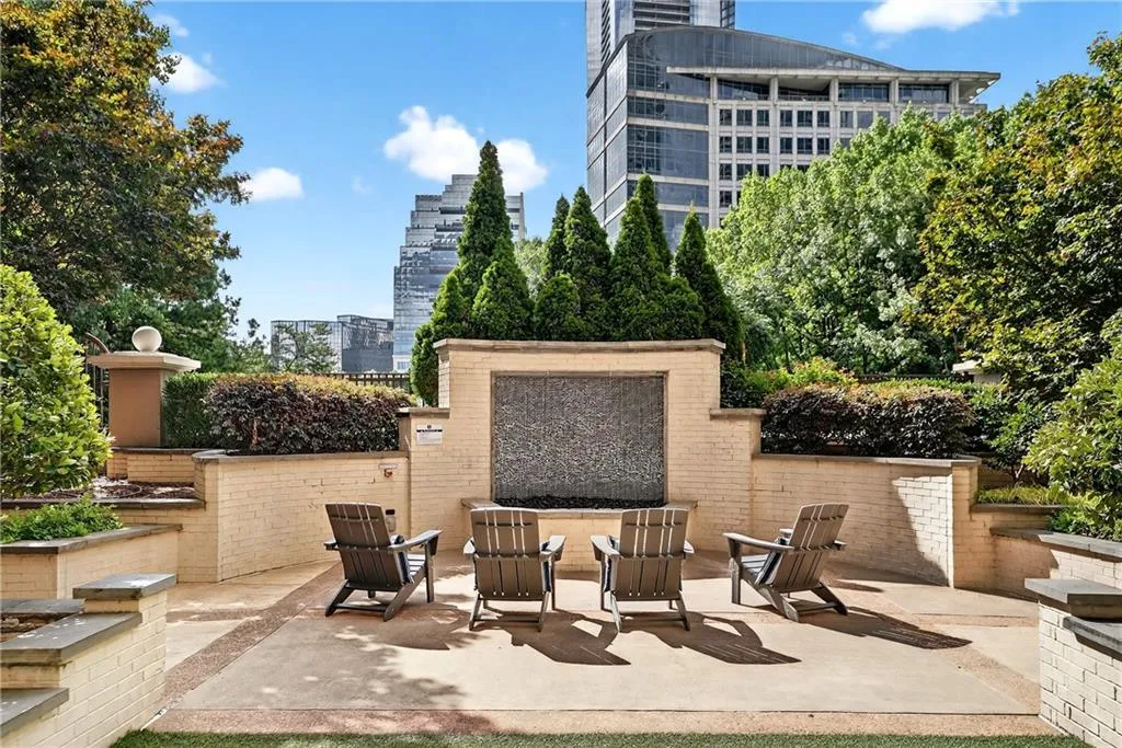 3334 Peachtree Road Ne Unit 103, Atlanta, Georgia 30326, 2 Bedrooms Bedrooms, ,2 BathroomsBathrooms,Residential,For Sale,3334 Peachtree Road Ne Unit 103,7618069