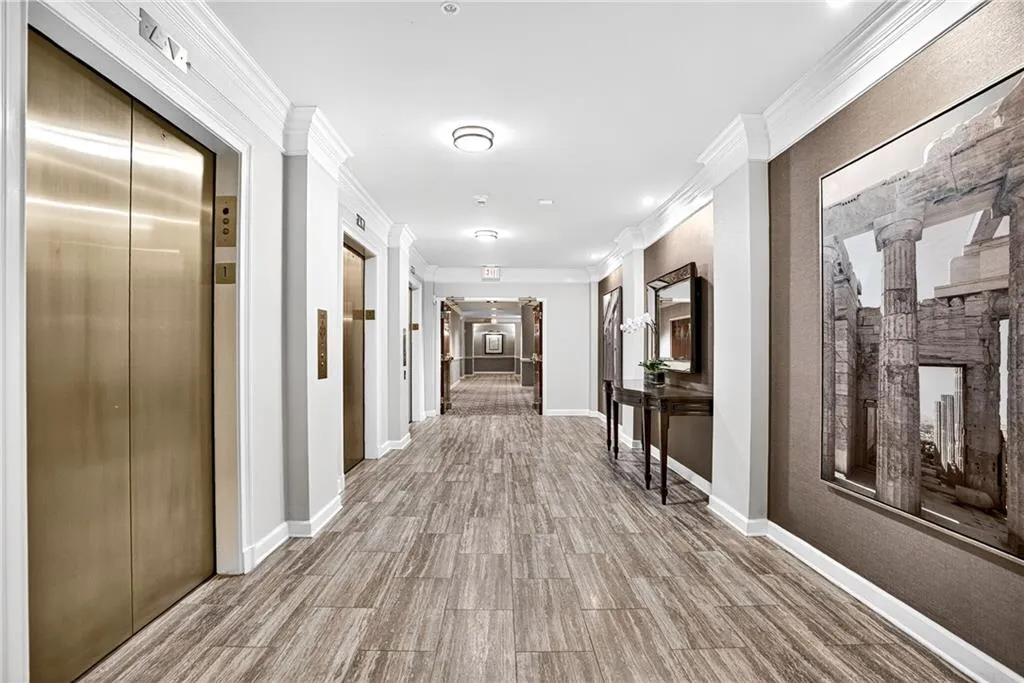 3334 Peachtree Road Ne Unit 103, Atlanta, Georgia 30326, 2 Bedrooms Bedrooms, ,2 BathroomsBathrooms,Residential,For Sale,3334 Peachtree Road Ne Unit 103,7618069