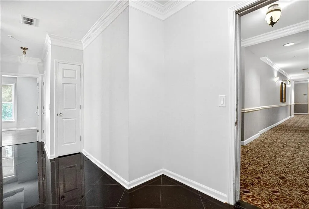 3334 Peachtree Road Ne Unit 103, Atlanta, Georgia 30326, 2 Bedrooms Bedrooms, ,2 BathroomsBathrooms,Residential,For Sale,3334 Peachtree Road Ne Unit 103,7618069