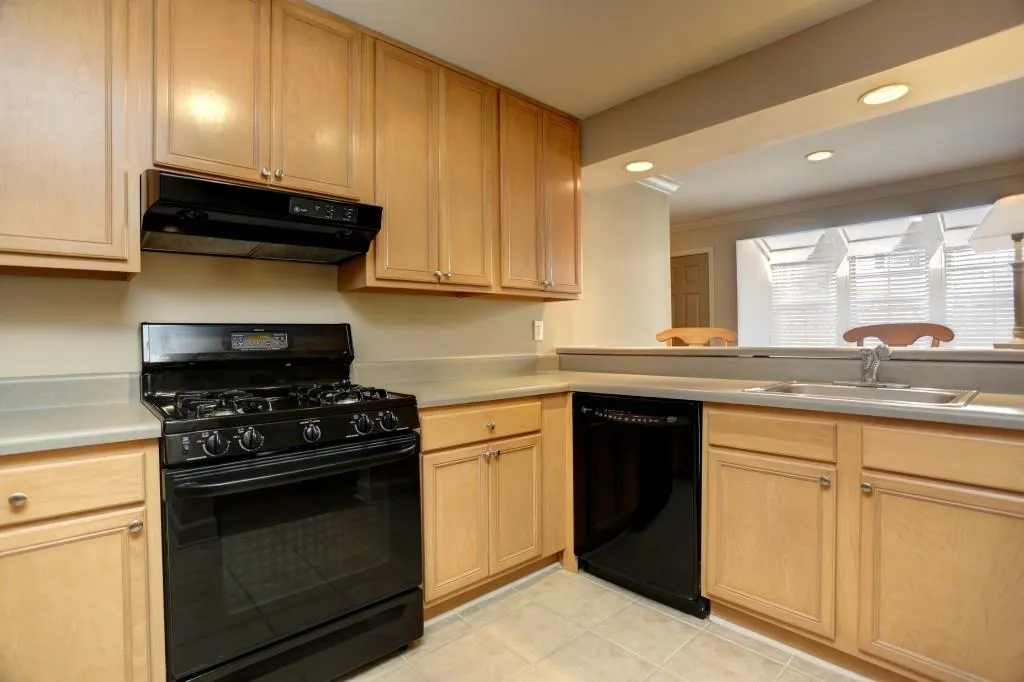 6802 Glenridge Drive Unit G, Sandy Springs, Georgia 30328, 1 Bedroom Bedrooms, ,1 BathroomBathrooms,Residential,Sold,6802 Glenridge Drive Unit G,5658856