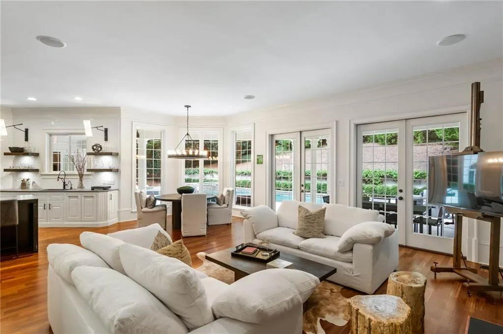 3401 Stillhouse Road Se, Atlanta, Georgia 30339, 4 Bedrooms Bedrooms, ,5 BathroomsBathrooms,Residential,For Sale,3401 Stillhouse Road Se,7599198