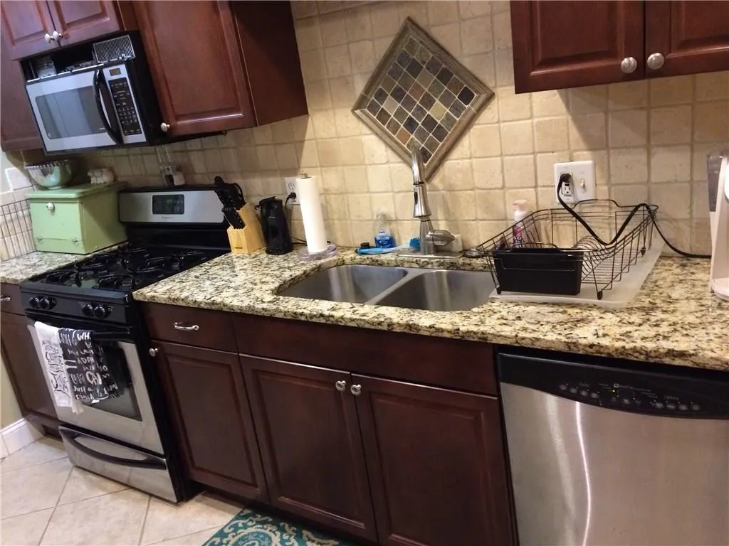 6851 Roswell Road Unit I-7, Sandy Springs, Georgia 30328, 3 Bedrooms Bedrooms, ,2 BathroomsBathrooms,Residential,Sold,6851 Roswell Road Unit I-7,5889513