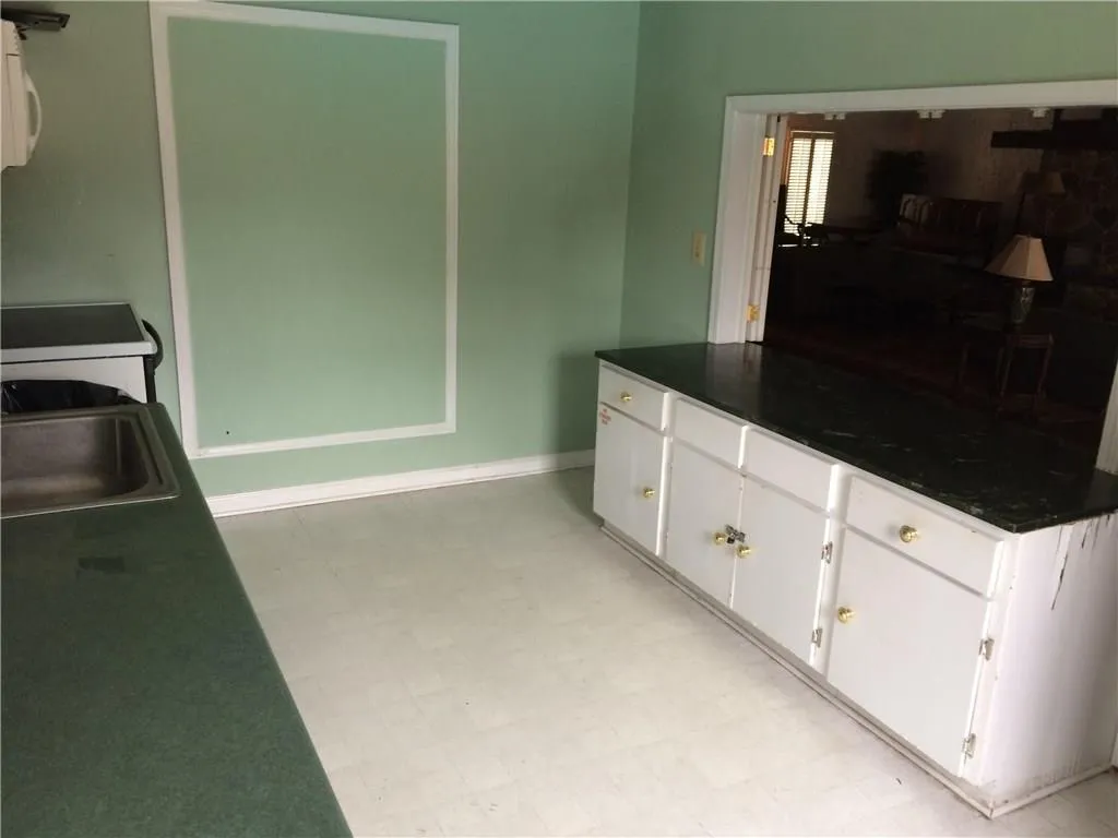 6851 Roswell Road Unit I-7, Sandy Springs, Georgia 30328, 3 Bedrooms Bedrooms, ,2 BathroomsBathrooms,Residential,Sold,6851 Roswell Road Unit I-7,5889513