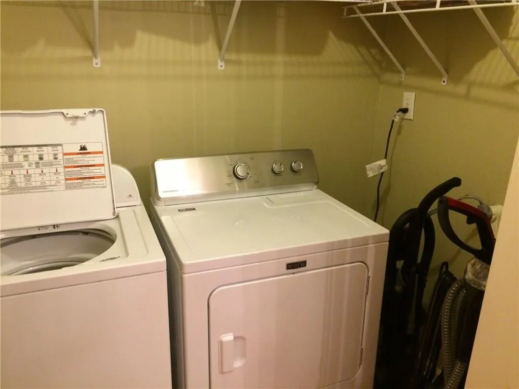 6851 Roswell Road Unit I-7, Sandy Springs, Georgia 30328, 3 Bedrooms Bedrooms, ,2 BathroomsBathrooms,Residential,Sold,6851 Roswell Road Unit I-7,5889513