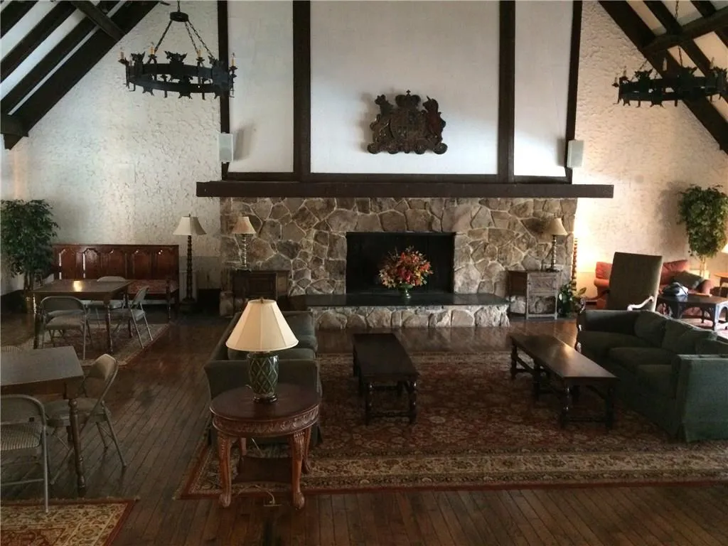 6851 Roswell Road Unit I-7, Sandy Springs, Georgia 30328, 3 Bedrooms Bedrooms, ,2 BathroomsBathrooms,Residential,Sold,6851 Roswell Road Unit I-7,5889513