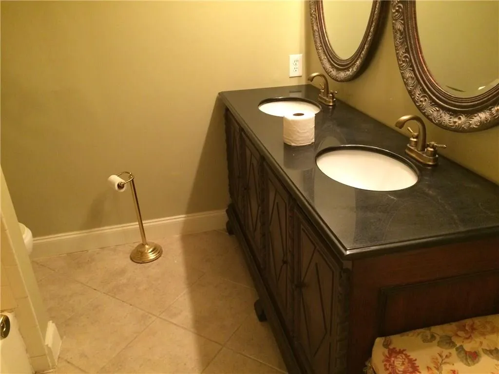 6851 Roswell Road Unit I-7, Sandy Springs, Georgia 30328, 3 Bedrooms Bedrooms, ,2 BathroomsBathrooms,Residential,Sold,6851 Roswell Road Unit I-7,5889513