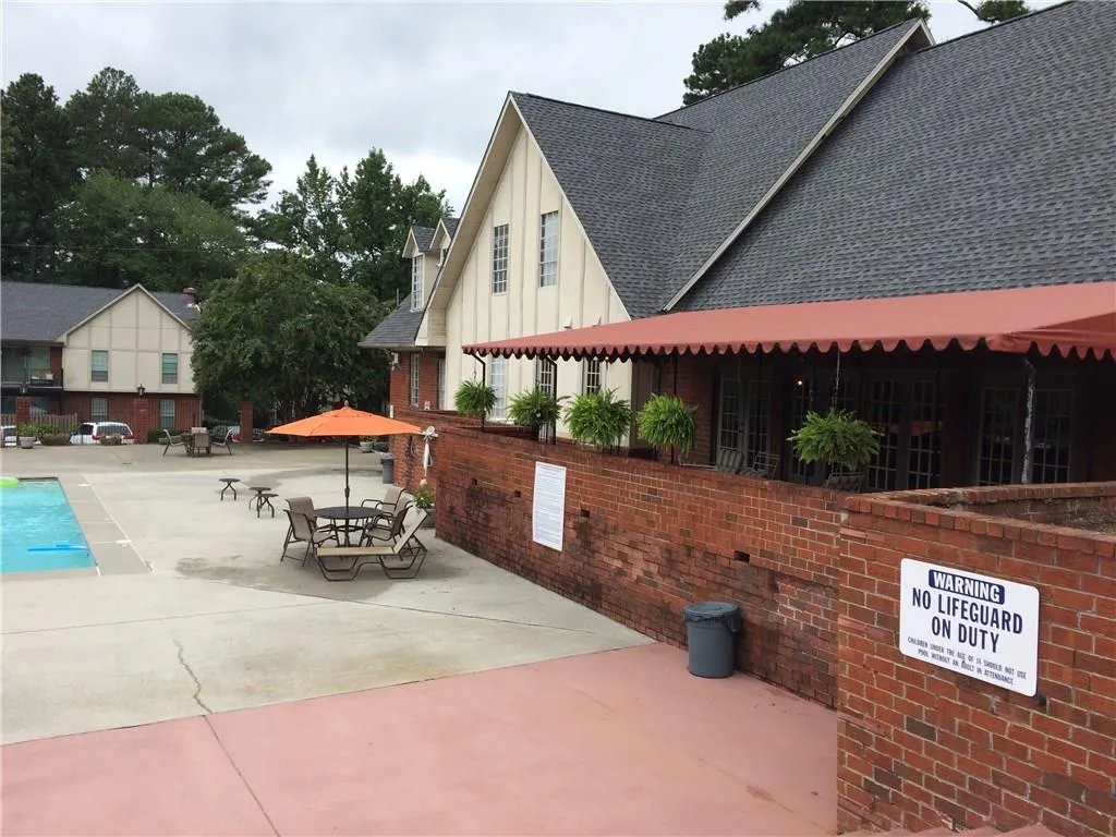 6851 Roswell Road Unit I-7, Sandy Springs, Georgia 30328, 3 Bedrooms Bedrooms, ,2 BathroomsBathrooms,Residential,Sold,6851 Roswell Road Unit I-7,5889513