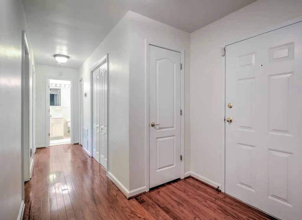 311 Peachtree Hills Avenue Ne Unit 9c, Atlanta, Georgia 30305, 2 Bedrooms Bedrooms, ,1 BathroomBathrooms,Residential,Sold,311 Peachtree Hills Avenue Ne Unit 9c,6545220