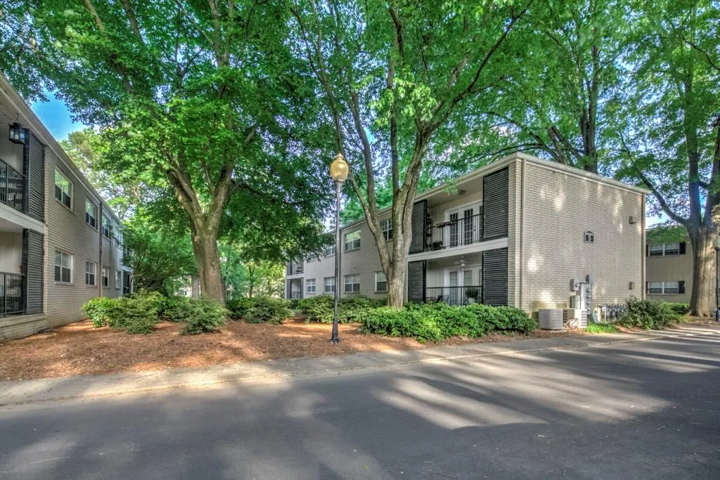 311 Peachtree Hills Avenue Ne Unit 9c, Atlanta, Georgia 30305, 2 Bedrooms Bedrooms, ,1 BathroomBathrooms,Residential,Sold,311 Peachtree Hills Avenue Ne Unit 9c,6545220