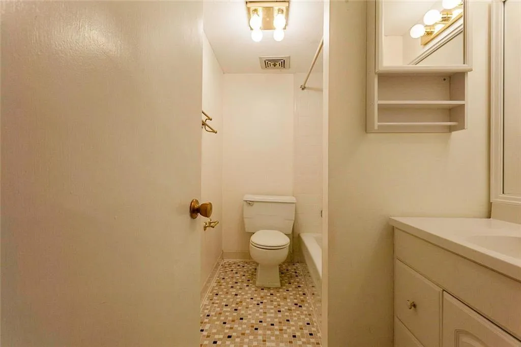 7130 Stonington Drive, Atlanta, Georgia 30328, 3 Bedrooms Bedrooms, ,2 BathroomsBathrooms,Residential,Sold,7130 Stonington Drive,6534376