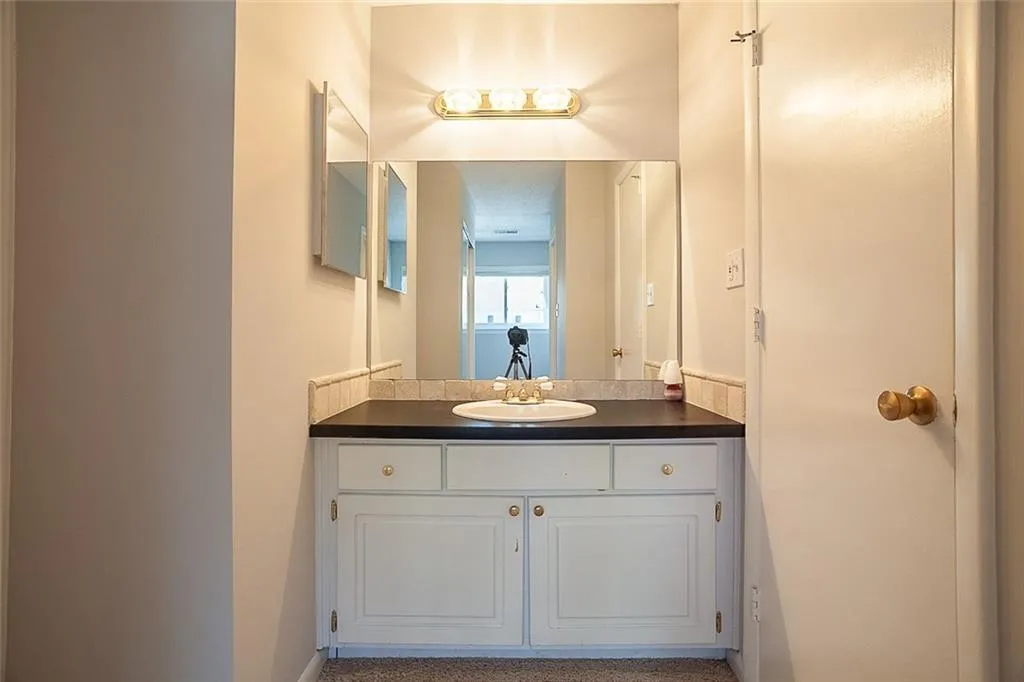 7130 Stonington Drive, Atlanta, Georgia 30328, 3 Bedrooms Bedrooms, ,2 BathroomsBathrooms,Residential,Sold,7130 Stonington Drive,6534376