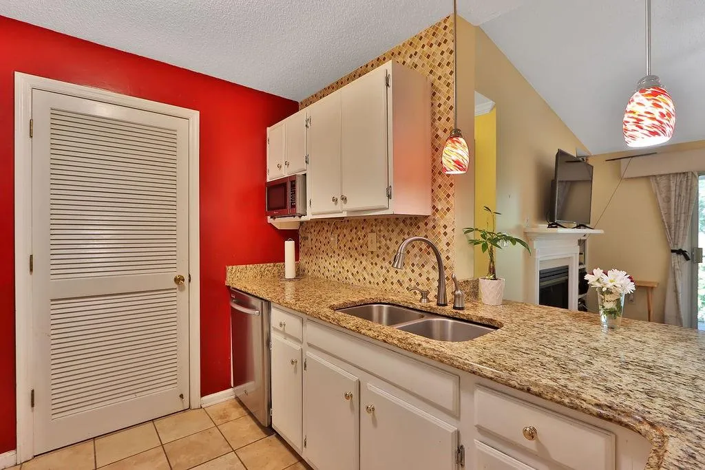 512 Granville Court, Sandy Springs, Georgia 30328, 1 Bedroom Bedrooms, ,1 BathroomBathrooms,Residential,Sold,512 Granville Court,7204264