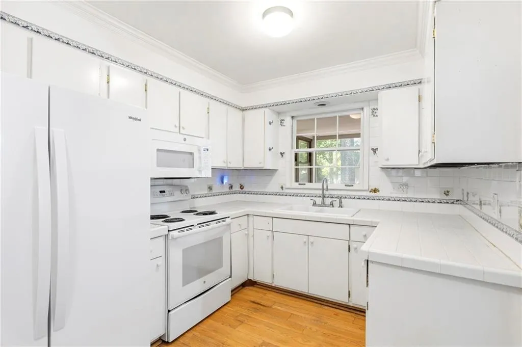 7 Cantey Place Nw, Atlanta, Georgia 30327, 2 Bedrooms Bedrooms, 0 ,2 BathroomsBathrooms,Residential,For Sale,7 Cantey Place Nw,7773036
