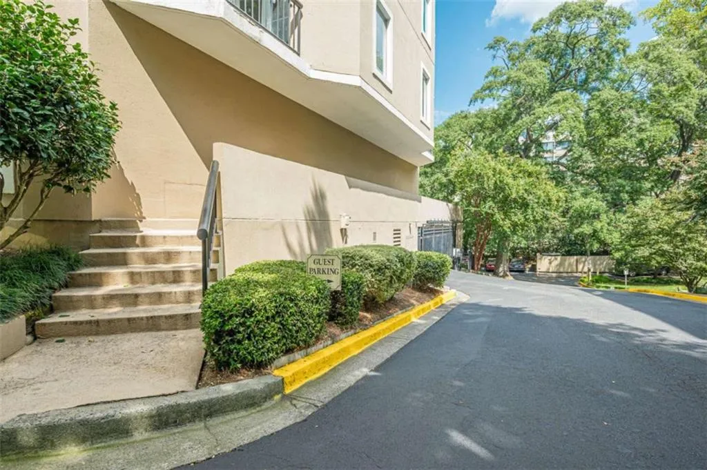 1 Biscayne Drive Nw Unit 806, Atlanta, Georgia 30309, 1 Bedroom Bedrooms, ,1 BathroomBathrooms,Residential,For Sale,1 Biscayne Drive Nw Unit 806,7651121