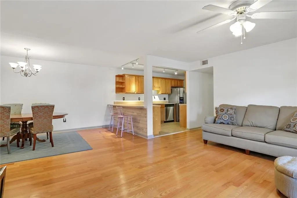 1608 Brighton Point, Atlanta, Georgia 30328, 3 Bedrooms Bedrooms, ,2 BathroomsBathrooms,Residential,Sold,1608 Brighton Point,6940377