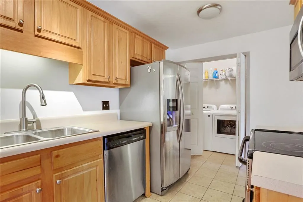 1608 Brighton Point, Atlanta, Georgia 30328, 3 Bedrooms Bedrooms, ,2 BathroomsBathrooms,Residential,Sold,1608 Brighton Point,6940377