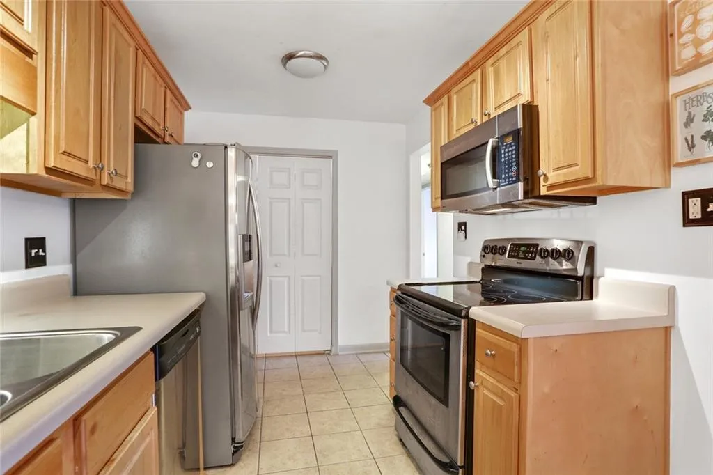 1608 Brighton Point, Atlanta, Georgia 30328, 3 Bedrooms Bedrooms, ,2 BathroomsBathrooms,Residential,Sold,1608 Brighton Point,6940377