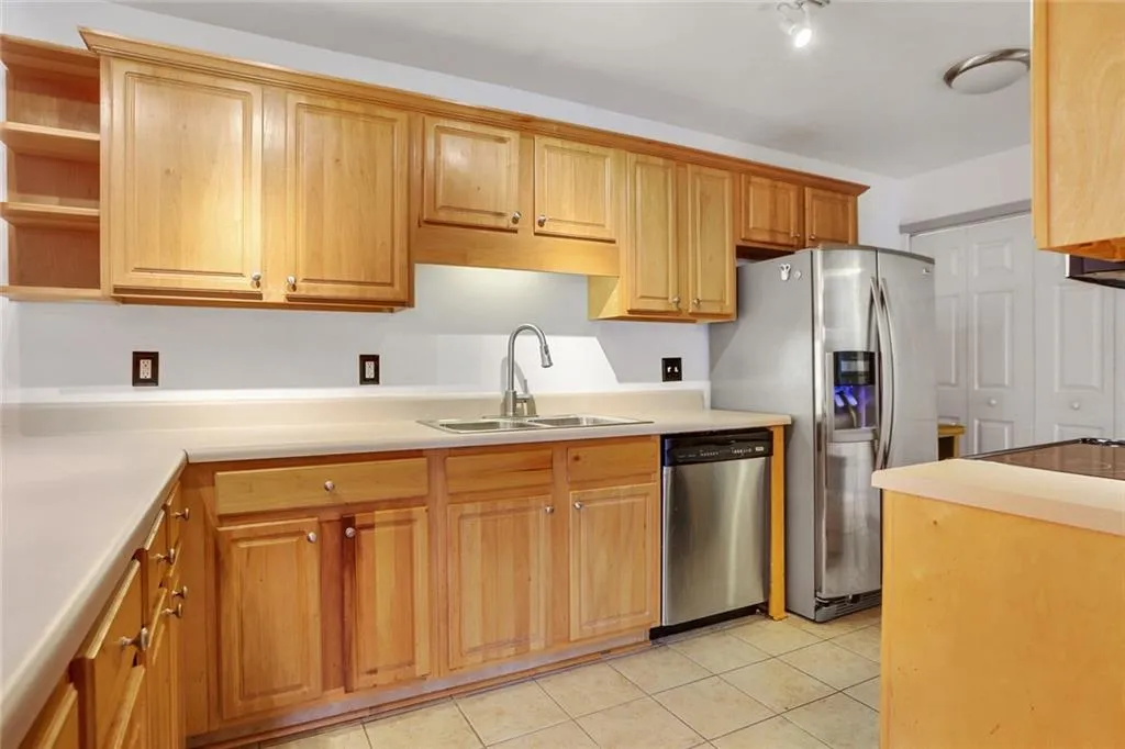 1608 Brighton Point, Atlanta, Georgia 30328, 3 Bedrooms Bedrooms, ,2 BathroomsBathrooms,Residential,Sold,1608 Brighton Point,6940377
