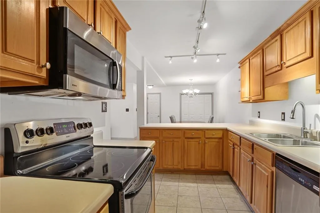 1608 Brighton Point, Atlanta, Georgia 30328, 3 Bedrooms Bedrooms, ,2 BathroomsBathrooms,Residential,Sold,1608 Brighton Point,6940377