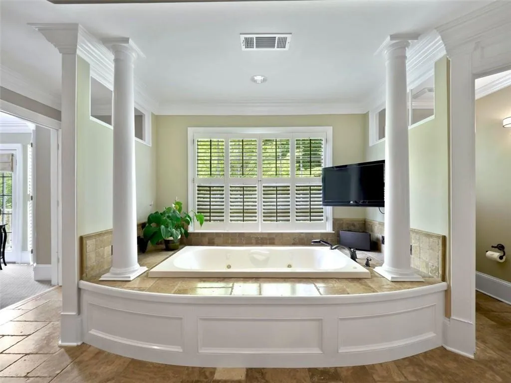 100 Woodchase Court Ne, Sandy Springs, Georgia 30319, 4 Bedrooms Bedrooms, ,4 BathroomsBathrooms,Residential,Sold,100 Woodchase Court Ne,6908686