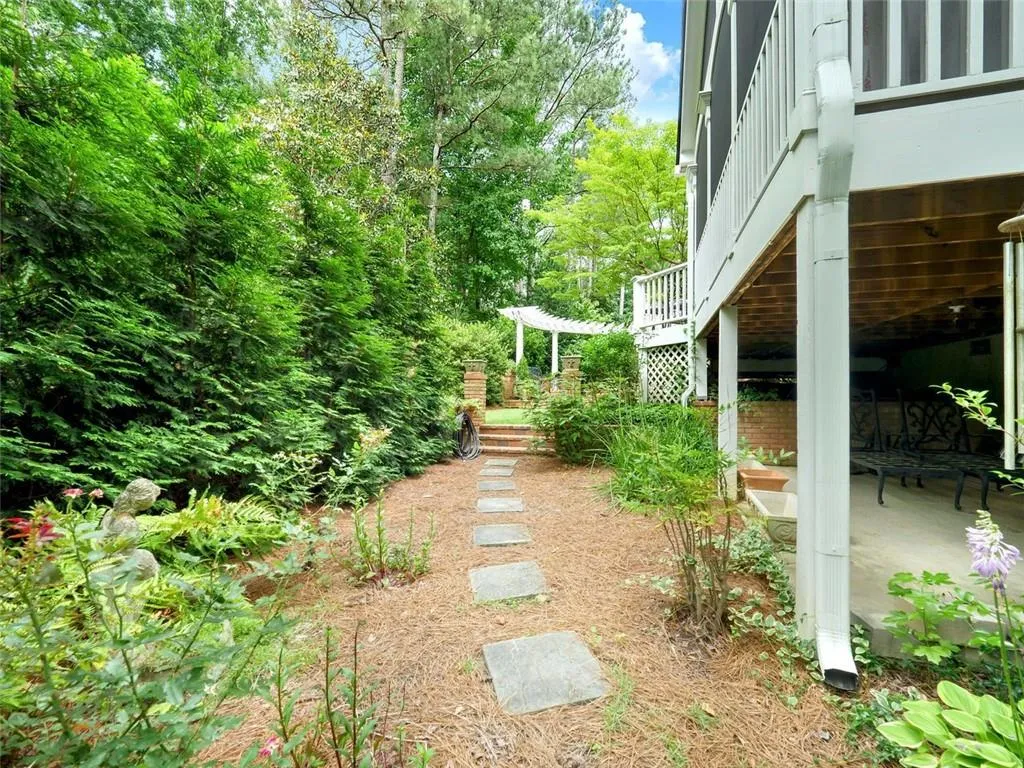 100 Woodchase Court Ne, Sandy Springs, Georgia 30319, 4 Bedrooms Bedrooms, ,4 BathroomsBathrooms,Residential,Sold,100 Woodchase Court Ne,6908686