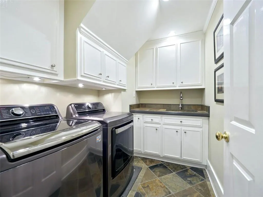 100 Woodchase Court Ne, Sandy Springs, Georgia 30319, 4 Bedrooms Bedrooms, ,4 BathroomsBathrooms,Residential,Sold,100 Woodchase Court Ne,6908686
