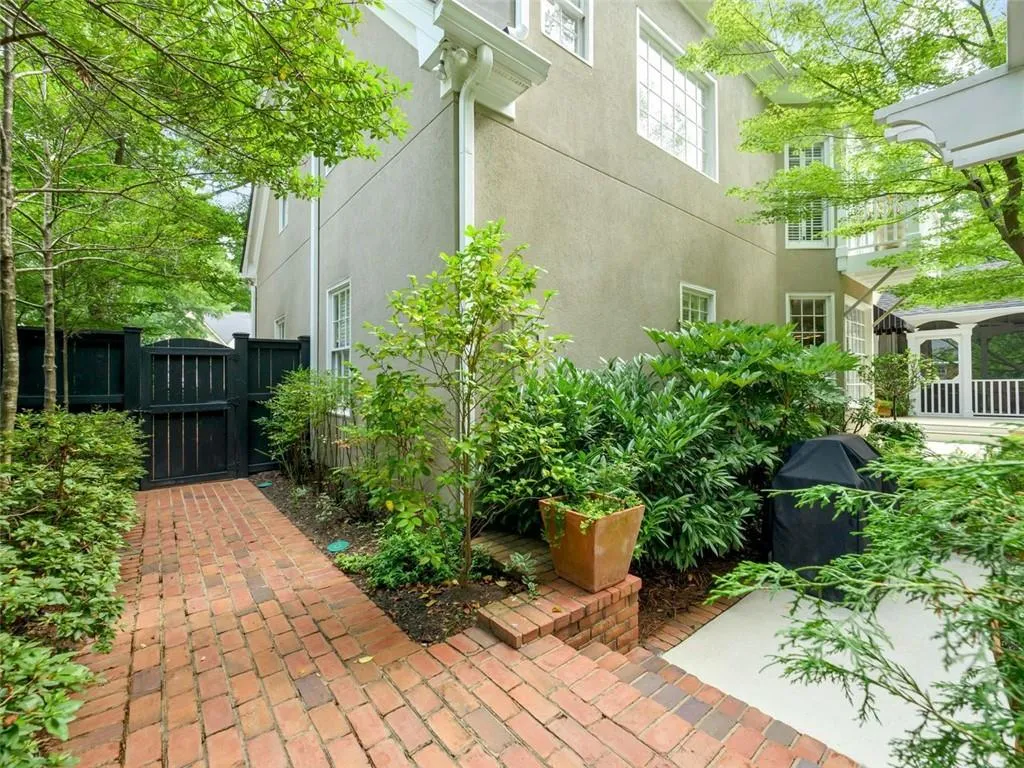 100 Woodchase Court Ne, Sandy Springs, Georgia 30319, 4 Bedrooms Bedrooms, ,4 BathroomsBathrooms,Residential,Sold,100 Woodchase Court Ne,6908686