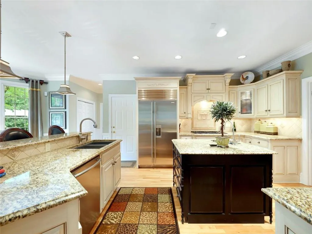 100 Woodchase Court Ne, Sandy Springs, Georgia 30319, 4 Bedrooms Bedrooms, ,4 BathroomsBathrooms,Residential,Sold,100 Woodchase Court Ne,6908686