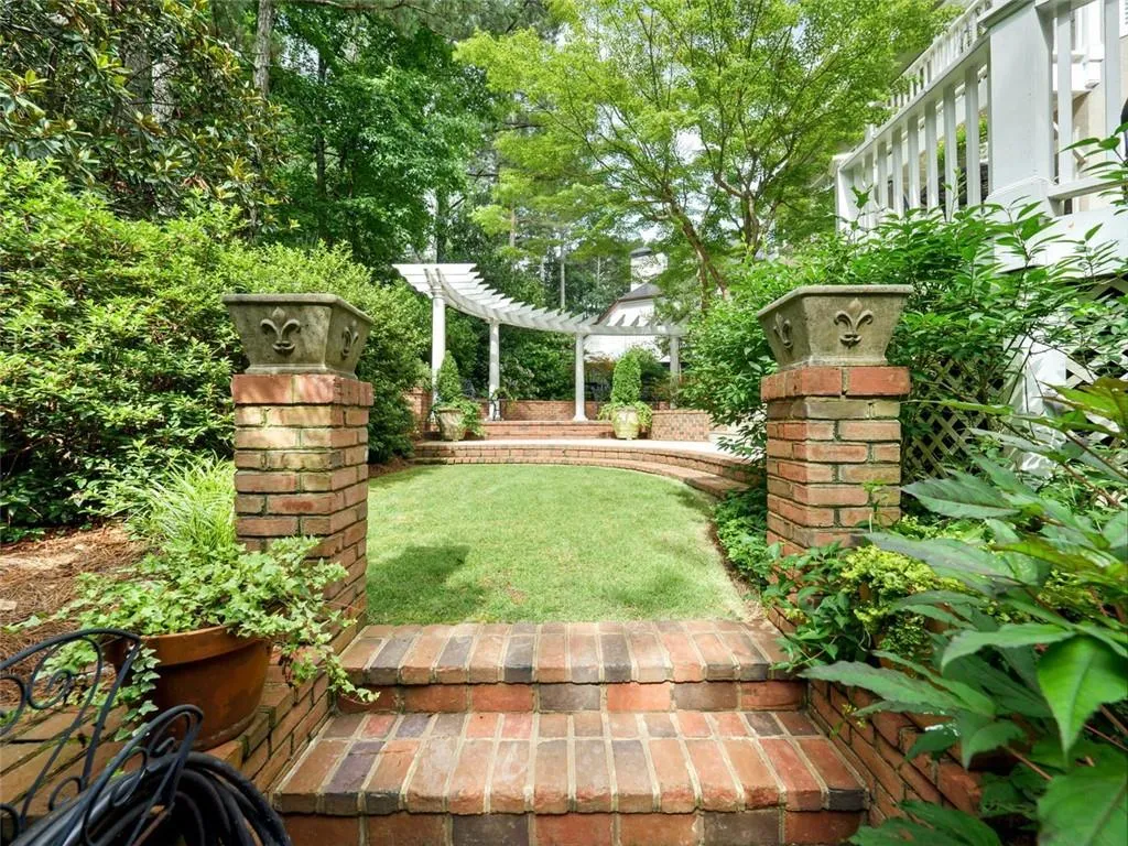 100 Woodchase Court Ne, Sandy Springs, Georgia 30319, 4 Bedrooms Bedrooms, ,4 BathroomsBathrooms,Residential,Sold,100 Woodchase Court Ne,6908686