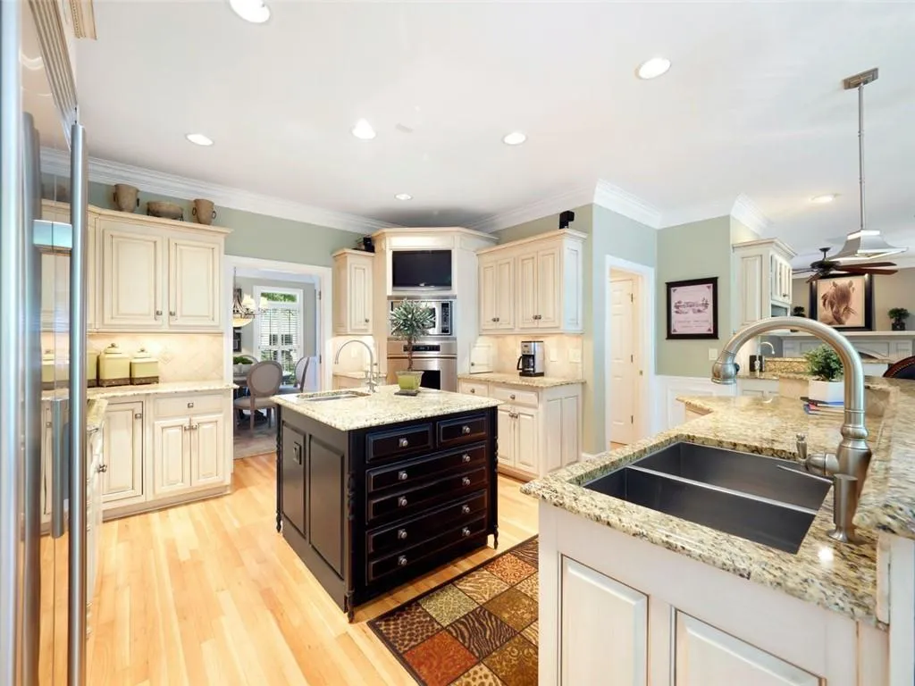 100 Woodchase Court Ne, Sandy Springs, Georgia 30319, 4 Bedrooms Bedrooms, ,4 BathroomsBathrooms,Residential,Sold,100 Woodchase Court Ne,6908686