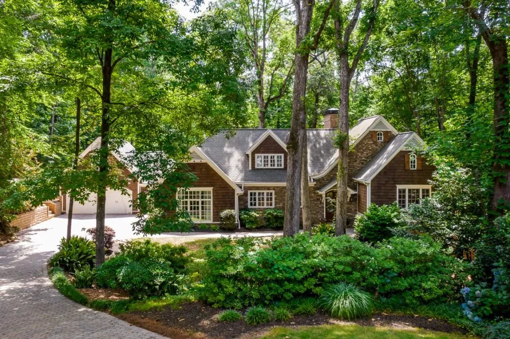 305 Brixham Court, Sandy Springs, Georgia 30328, 5 Bedrooms Bedrooms, ,4 BathroomsBathrooms,Residential,Sold,305 Brixham Court,6908122