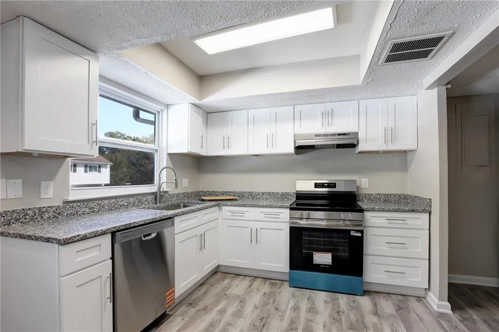 7325 Cardigan Circle, Atlanta, Georgia 30328, 4 Bedrooms Bedrooms, ,3 BathroomsBathrooms,Residential,For Sale,7325 Cardigan Circle,7674665