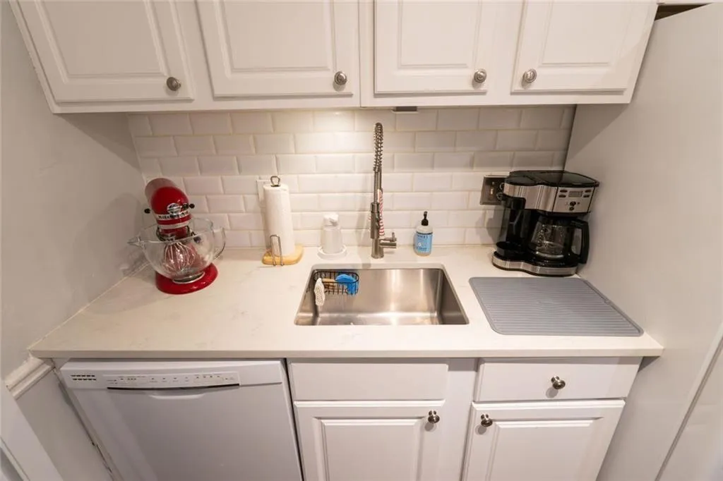 5151 Roswell Unit 7, Atlanta, Georgia 30342, 2 Bedrooms Bedrooms, 0 ,2 BathroomsBathrooms,Residential,For Sale,5151 Roswell Unit 7,7751192