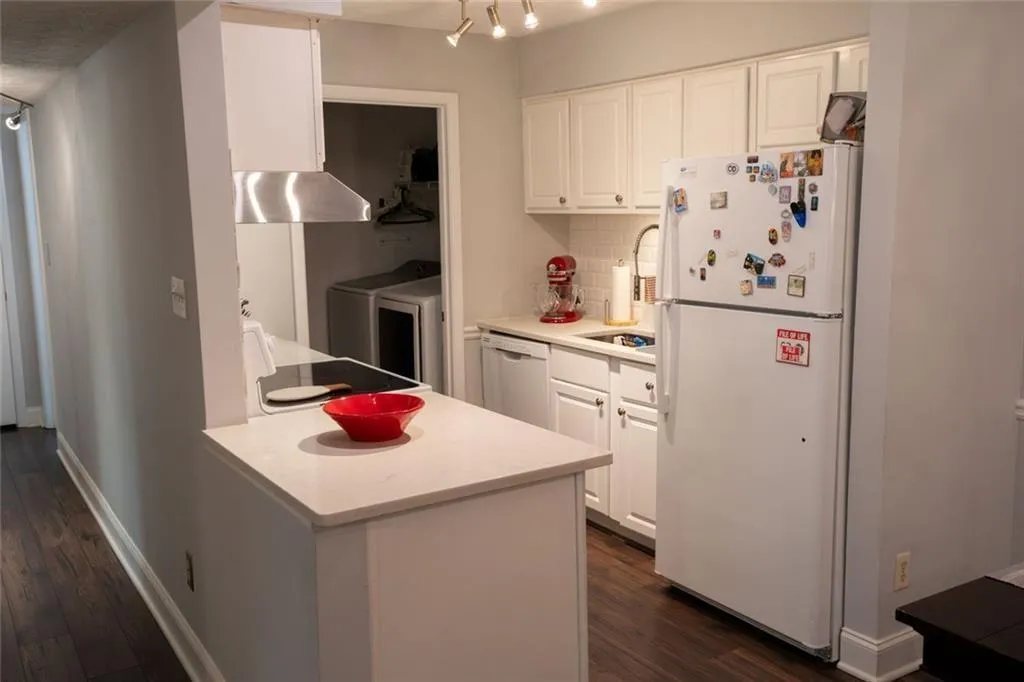 5151 Roswell Unit 7, Atlanta, Georgia 30342, 2 Bedrooms Bedrooms, 0 ,2 BathroomsBathrooms,Residential,For Sale,5151 Roswell Unit 7,7751192