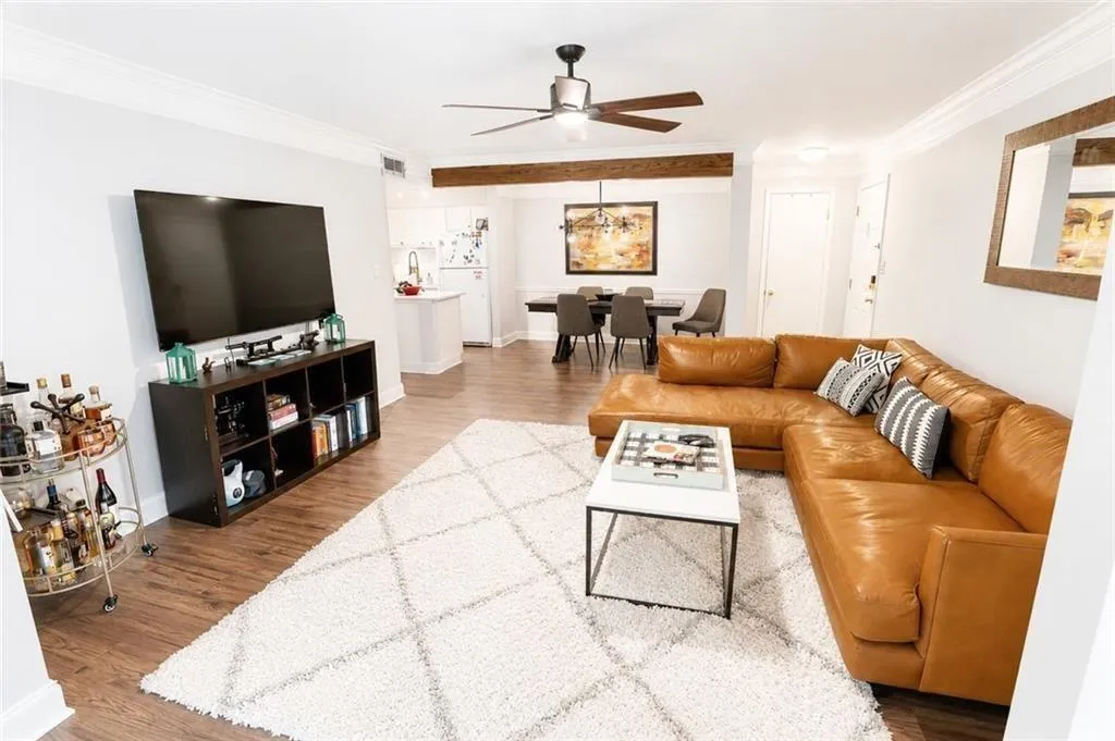 5151 Roswell Unit 7, Atlanta, Georgia 30342, 2 Bedrooms Bedrooms, 0 ,2 BathroomsBathrooms,Residential,For Sale,5151 Roswell Unit 7,7751192