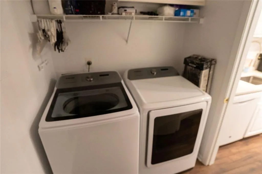 5151 Roswell Unit 7, Atlanta, Georgia 30342, 2 Bedrooms Bedrooms, 0 ,2 BathroomsBathrooms,Residential,For Sale,5151 Roswell Unit 7,7751192