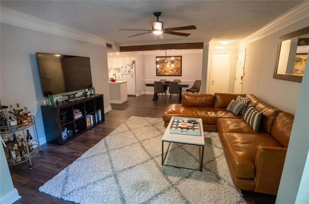 5151 Roswell Unit 7, Atlanta, Georgia 30342, 2 Bedrooms Bedrooms, 0 ,2 BathroomsBathrooms,Residential,For Sale,5151 Roswell Unit 7,7751192