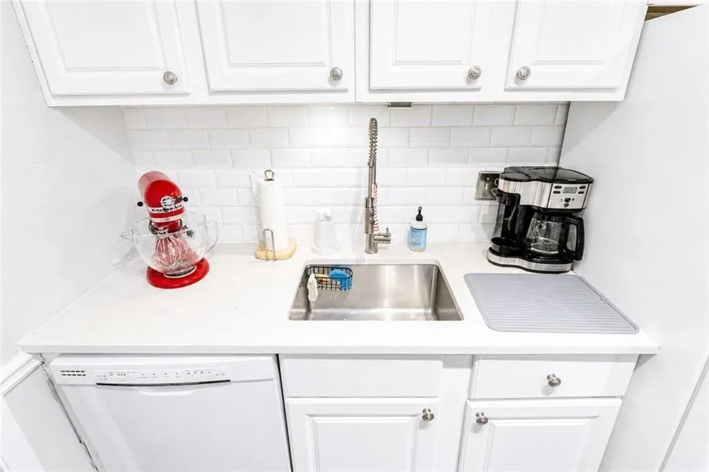5151 Roswell Unit 7, Atlanta, Georgia 30342, 2 Bedrooms Bedrooms, 0 ,2 BathroomsBathrooms,Residential,For Sale,5151 Roswell Unit 7,7751192