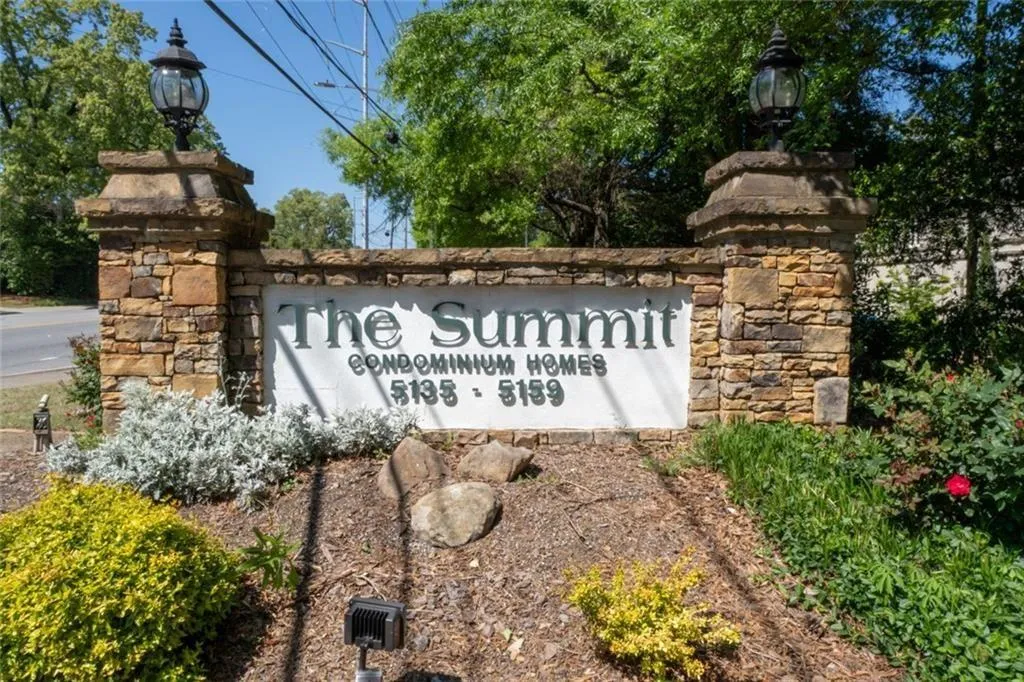 5151 Roswell Unit 7, Atlanta, Georgia 30342, 2 Bedrooms Bedrooms, ,2 BathroomsBathrooms,Residential,For Sale,5151 Roswell Unit 7,7751192