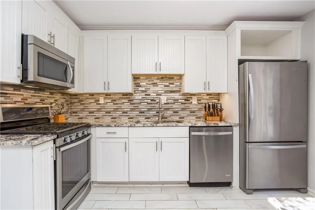 18 Scotland Place Nw, Atlanta, Georgia 30318, 2 Bedrooms Bedrooms, ,2 BathroomsBathrooms,Residential,Sold,18 Scotland Place Nw,6072981