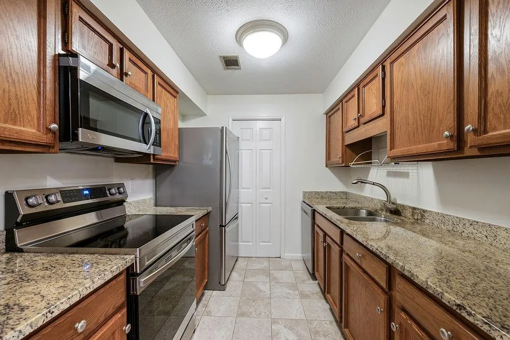 25206 Plantation Drive Unit 25206, Atlanta, Georgia 30324, 2 Bedrooms Bedrooms, ,2 BathroomsBathrooms,Residential,For Sale,25206 Plantation Drive Unit 25206,7624981
