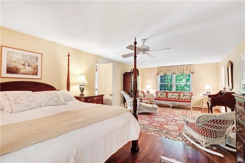 975 Buckhorn E, Sandy Springs, Georgia 30350, 6 Bedrooms Bedrooms, ,4 BathroomsBathrooms,Residential,Sold,975 Buckhorn E,6544648