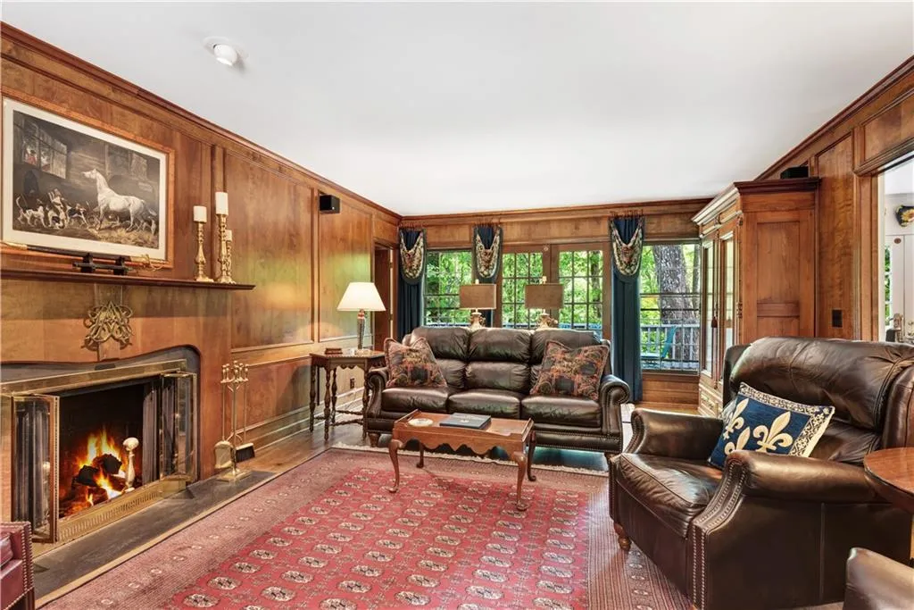 975 Buckhorn E, Sandy Springs, Georgia 30350, 6 Bedrooms Bedrooms, ,4 BathroomsBathrooms,Residential,Sold,975 Buckhorn E,6544648