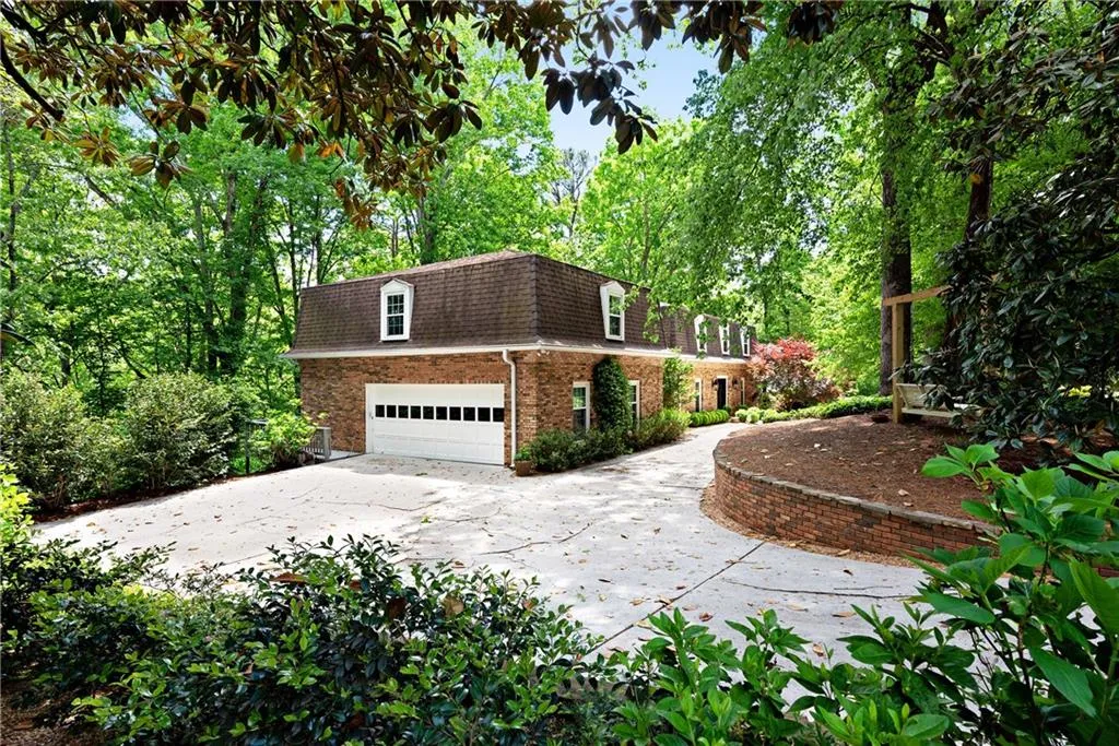 975 Buckhorn E, Sandy Springs, Georgia 30350, 6 Bedrooms Bedrooms, ,4 BathroomsBathrooms,Residential,Sold,975 Buckhorn E,6544648