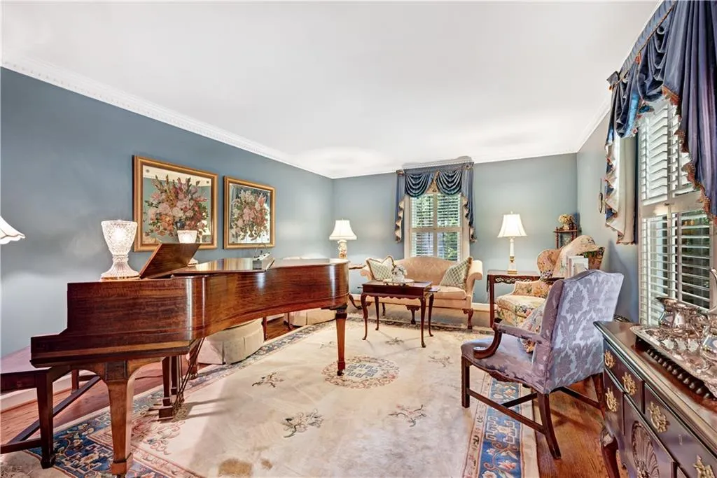 975 Buckhorn E, Sandy Springs, Georgia 30350, 6 Bedrooms Bedrooms, ,4 BathroomsBathrooms,Residential,Sold,975 Buckhorn E,6544648