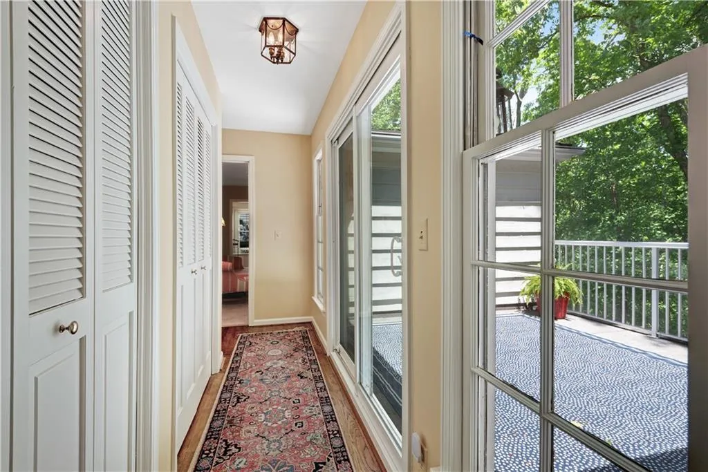 975 Buckhorn E, Sandy Springs, Georgia 30350, 6 Bedrooms Bedrooms, ,4 BathroomsBathrooms,Residential,Sold,975 Buckhorn E,6544648