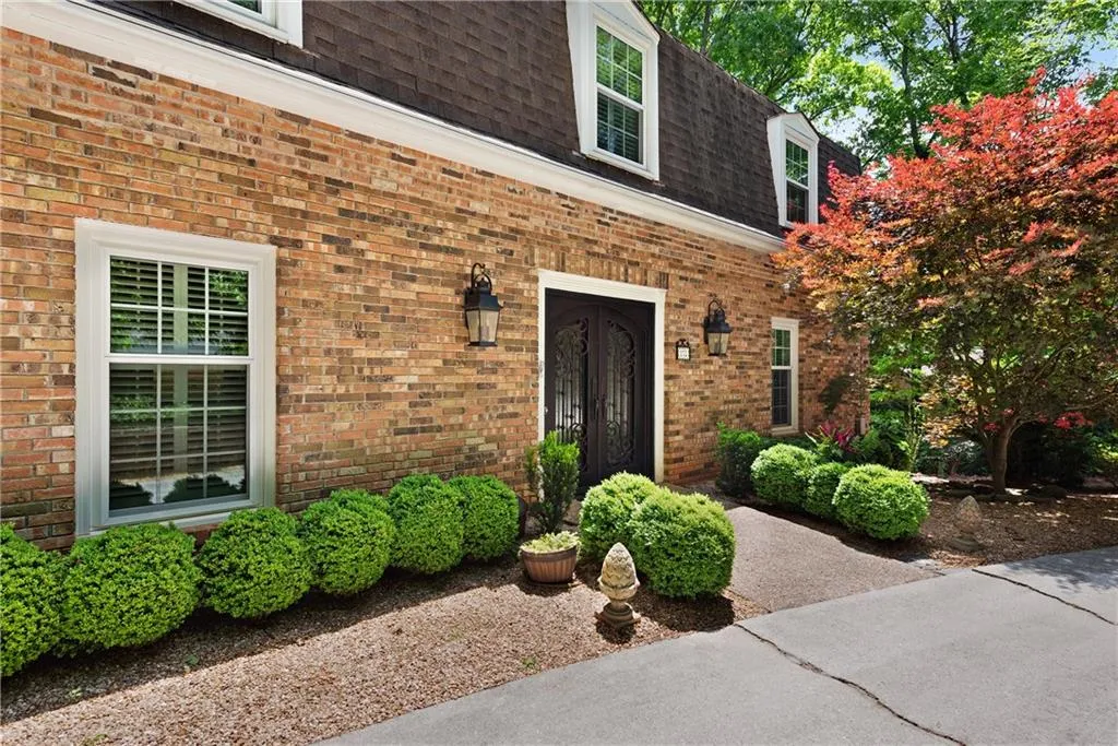 975 Buckhorn E, Sandy Springs, Georgia 30350, 6 Bedrooms Bedrooms, ,4 BathroomsBathrooms,Residential,Sold,975 Buckhorn E,6544648