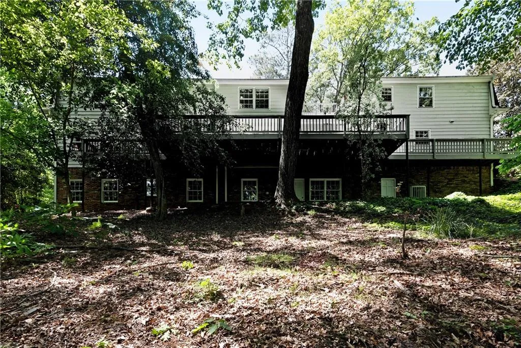975 Buckhorn E, Sandy Springs, Georgia 30350, 6 Bedrooms Bedrooms, ,4 BathroomsBathrooms,Residential,Sold,975 Buckhorn E,6544648