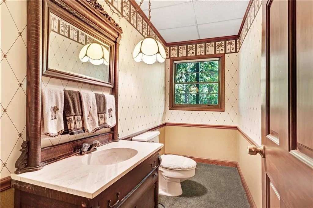 975 Buckhorn E, Sandy Springs, Georgia 30350, 6 Bedrooms Bedrooms, ,4 BathroomsBathrooms,Residential,Sold,975 Buckhorn E,6544648